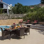 Avoca Villa *