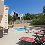 Avoca * Mlini