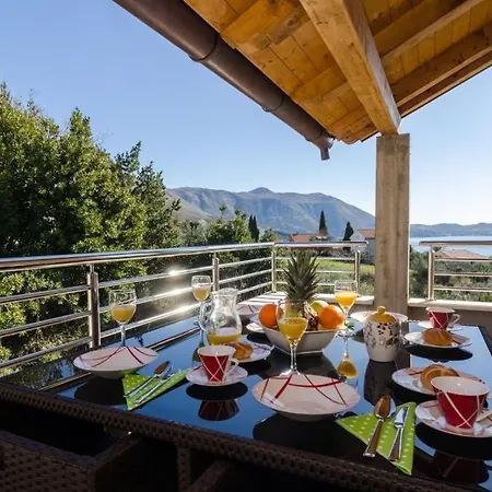 Avoca Villa *